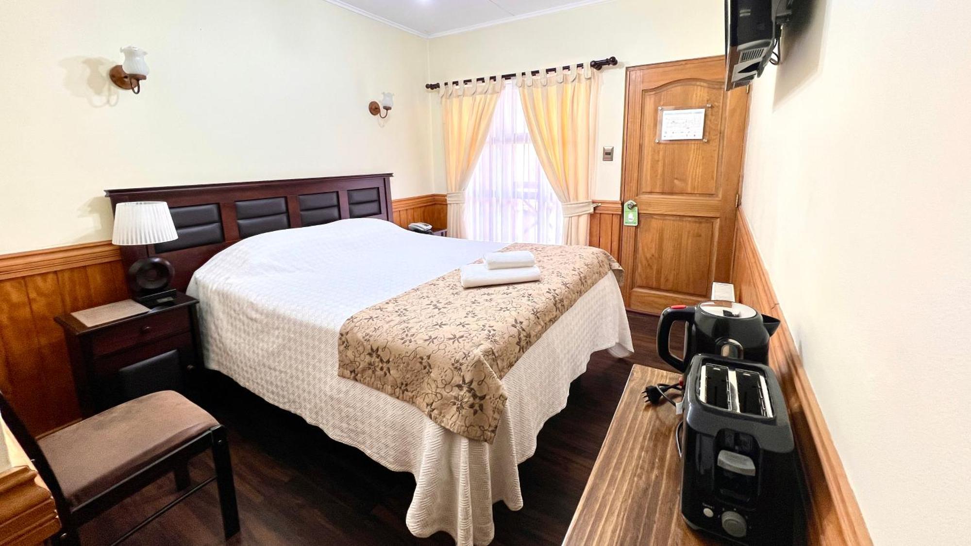Hostal Loreto Belen Puerto Natales Bagian luar foto