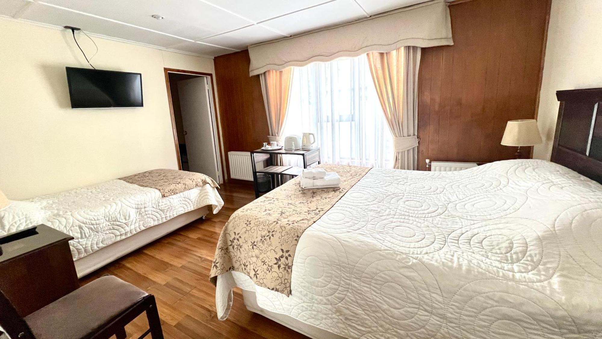 Hostal Loreto Belen Puerto Natales Bagian luar foto